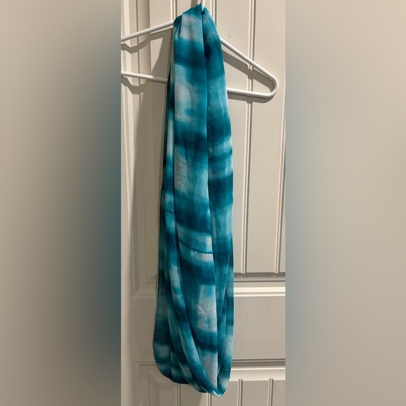 Calvin Klein Lightweight Teal White Infinity Scarf – Versatile Look - Picture 3 of 7